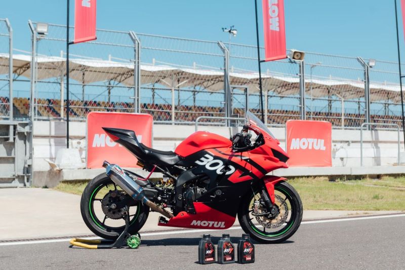 Pelumas mesin motor, Motul 300V, diklaim bisa untuk motor harian dan motor balap(Dok. Motul Indonesia)
