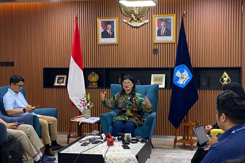 Wakil Menteri Pendidikan Tinggi, Sains, dan Teknologi Stelah Christie memberikan penjelasan tentang Sekolah Unggulan Garuda dalam media briefing di Kantor Kemendikti Saintek, Senayan, Jakarta Pusat