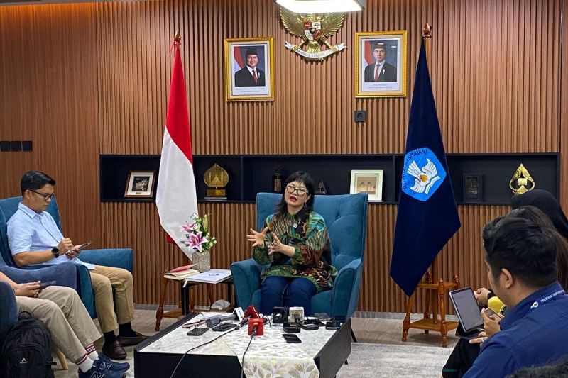 Wakil Menteri Pendidikan Tinggi, Sains, dan Teknologi Stelah Christie menjelaskan penerapan Sekolah Unggulan Garuda dalam media briefing di Kantor Kemendikti Saintek, Senayan, Jakarta Pusat,