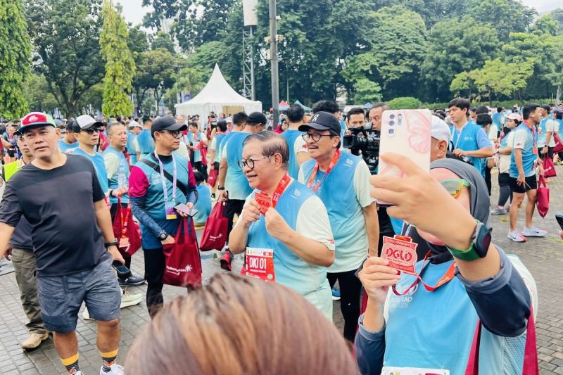Gubernur Jakarta Pramono Anung mengikuti VIP race 5K Digiland Run 2025 di Gelora Bung Karno, Jakarta Pusat, Minggu (18/5/2025).(Kompas.com/ Ruby Rachmadina)