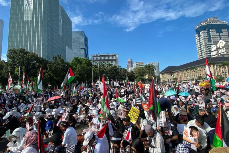 Massa Padati Kawasan Monas dalam Aksi Bela Palestina Pagi Ini(KOMPAS.com/Lidia Pratama Febrian )