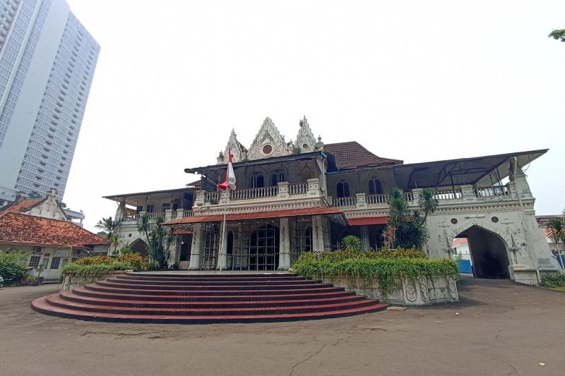 Tampak depan rumah Raden Saleh di Cikini, Jakarta Pusat, Minggu (10/5/2025).(KOMPAS.com/Ni Nyoman Wira)