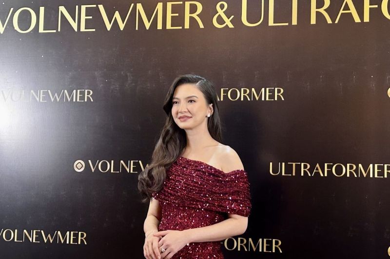 Aktris Raline Shah dalam acara Haju Medical THE GOLDEN TOUCH of VOLNEWMER & ULTRAFORMER di The Langham Jakarta, Sabtu (17/5/2025). (KOMPAS.com/DEVI PATTRICIA)