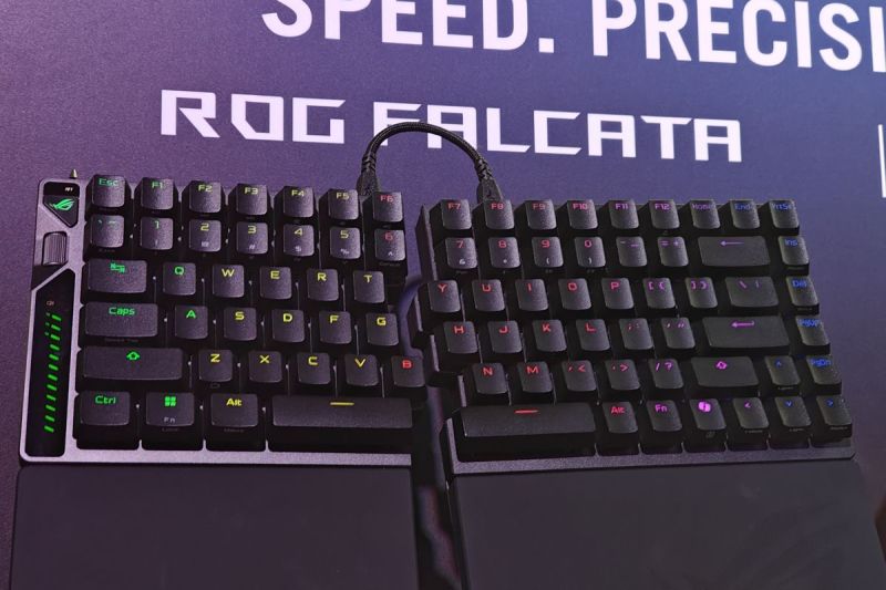 Keyboard gaming Asus ROG Falcata rilis di Computex 2025(Kompas.com/Lely Maulida)