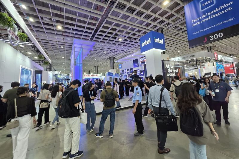Deretan inovasi baru, antusiasme tinggi, dan keramaian luar biasa?suasana indoor Computex 2025 (Kompas.com/Galuh Putri Riyanto.)