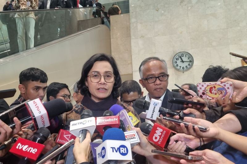 Menteri Keuangan Sri Mulyani Indrawati setelah menghadiri Rapat Paripurna DPR RI Ke-18 Masa Persidangan III Tahun Sidang 2024-2025 di Gedung DPR RI, Jakarta, Selasa (20/5/2025).