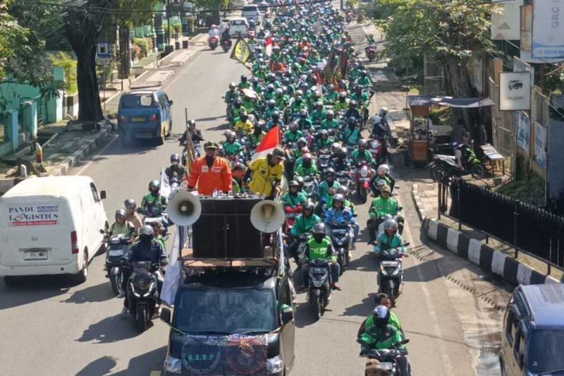 Aksi unjuk rasa ojek online di Purwakarta, Jawa Barat, Selasa (20/5/2025).(KOMPAS.COM/FARIDA)