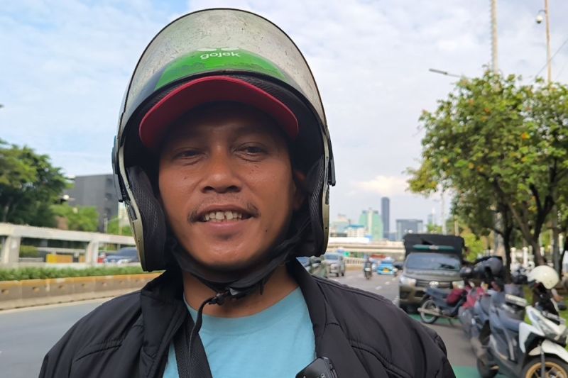 Pengemudi ojek online (ojol), Mursali saat ditemui di Gedung DPR, Jakarta Pusat.(Intan Afrida Rafni )