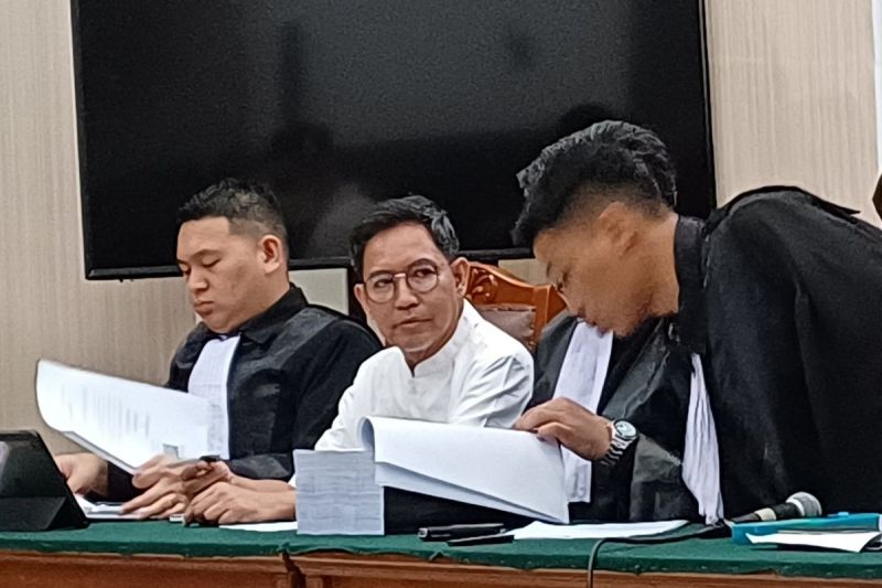 Terdakwa Zulkarnaen Apriliantony saat hadir di persidangan Pengadilan Negeri Jakarta Selatan, Rabu (21/5/2025).(KOMPAS.com/BAHARUDIN AL FARISI)