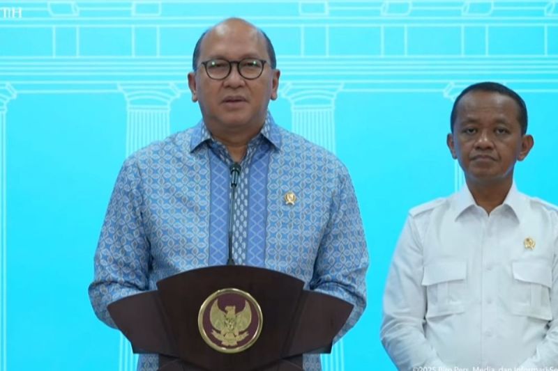 CEO Danantara Rosan P Roeslani saat memberikan keterangan pers mengenai investasi EV baterai di Kantor Presiden, Jakarta, Kamis (22/5/2025).(Kompas.com/Dian Erika)