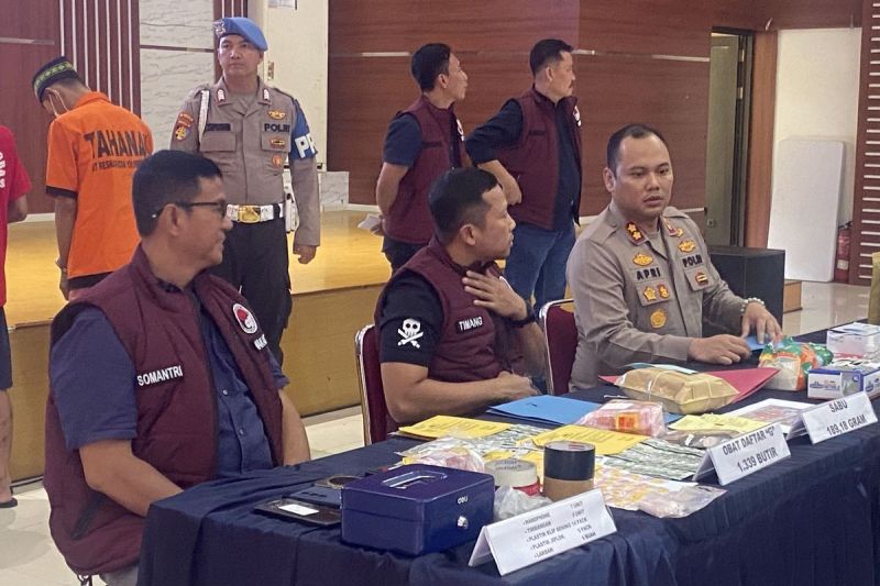 Wakil Kepala Polres Metro Bekasi AKPB Apri Fajar Hermanto dalam konferensi pers, Kamis (22/5/2025).(ACHMAD NASRUDIN YAHYA/KOMPAS.com)