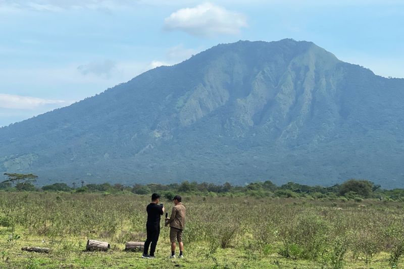 Wisatawan di Taman Nasional Baluran, Situbondo, Jawa Timur.(KOMPAS.com/ANGGARA WIKAN PRASETYA)