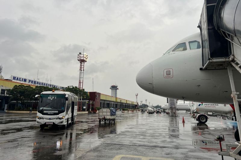 Bandara Halim Perdanakusuma di Jakarta Usai Hujan.(KOMPAS.com/ANGGARA WIKAN PRASETYA)