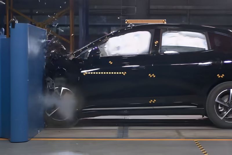 Tes tabrak Hyptec HT di China(Dok. GAC AION)