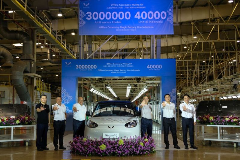 Wuling Motors mencatat sejarah dengan memproduksi 3 juta unit kendaraan listrik secara global. Pabrik Cikarang menyumbang 40 ribu unit (Wuling)