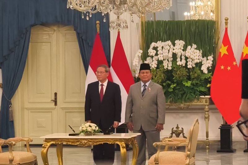 Perdana Menteri (PM) China Li Qiang dan Presiden RI Prabowo Subianto di Istana Merdeka, Jakarta, Minggu (25/5/2025).(KOMPAS.com/Rahel)