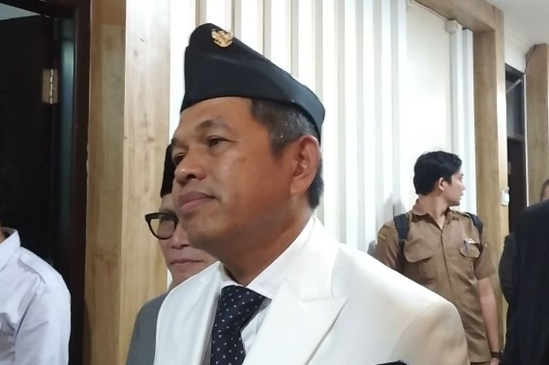 Gubernur Jabar, Dedi Mulyadi saat berada di Gedung DPRD Jabar, Jalan Diponegoro, Kota Bandung, Senin (26/5/2025).