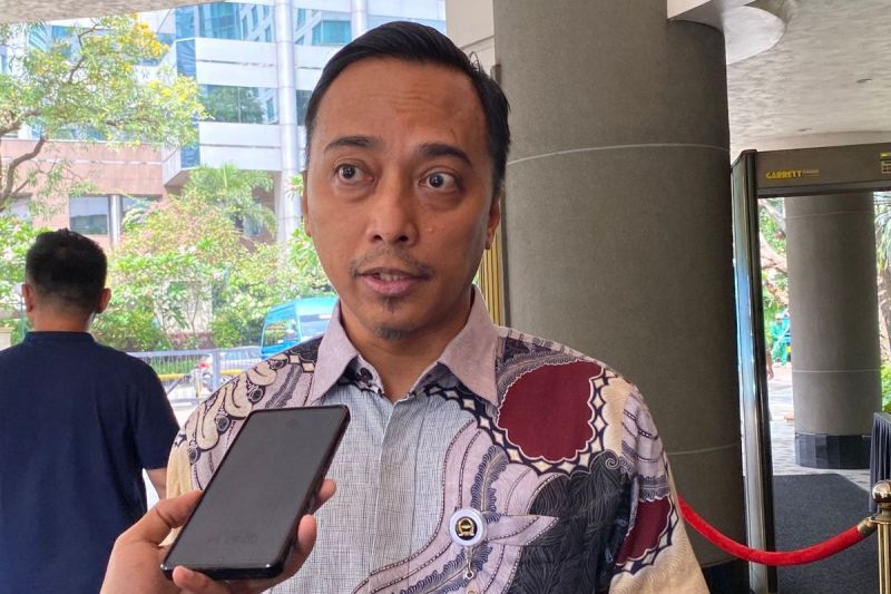 Kepala Biro Komunikasi dan Informasi Publik Kemenkes, Aji Muhawarman menanggapi kehadiran varian baru Covid-19 yang merebak di Thailand