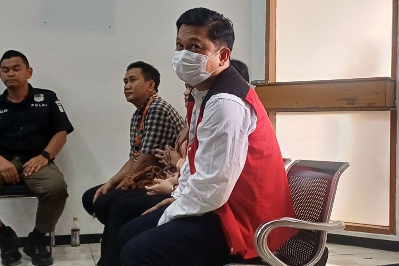 Terdakwa Muhrijan alias Agus yang dihadirkan sebagai saksi dengan terdakwa Darmawati di Pengadilan Negeri Jakarta Selatan, Selasa (27/5/2025).(KOMPAS.com/BAHARUDIN AL FARISI)