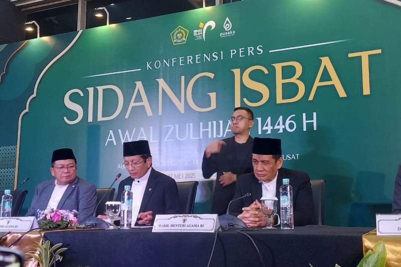Menteri Agama (Menag) Nasaruddin Umar dalam konferensi pers Sidang Isbat penetapan Hari Raya Idul Adha 1446 Hijriah atau 2025 di Kantor Kemenag, Thamrin, Jakarta Pusat, Selasa (27/5/2025).