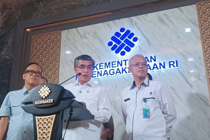 Menteri Ketenagakerjaan (Menaker) Yassierli saat memberikan keterangan di Kantor Kementerian Ketenagakerjaan, Jakarta, Rabu (28/5/2025).(Kompas.com/Dian Erika)