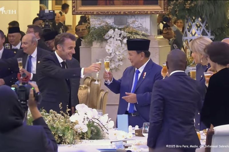 Prabowo dan Macron bersulang di gala dinner di Istana Kepresidenan RI, 29 Mei 2025. (YouTube Sekretariat Presiden)(YouTube Sekretariat Presiden)