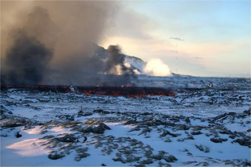 abu vulkanik pekat dari letusan gunung Islandia menyelimuti langit Eropa