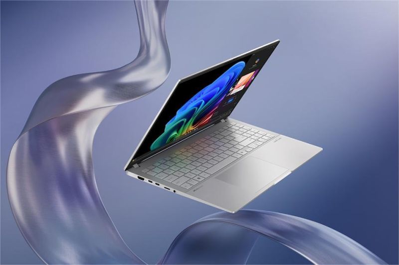 ASUS Vivobook S 15 Copilot+ dengan layar OLED dan tombol AI di keyboard