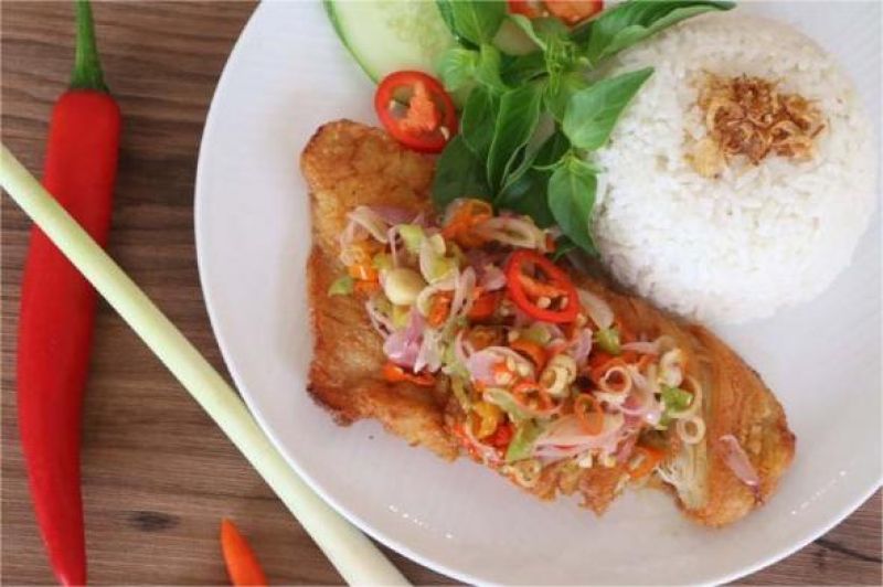 Nikmat dan Bikin Ketagihan! Resep Rahasia Ayam Geprek Sambal Matah yang Sedapnya Nampol
