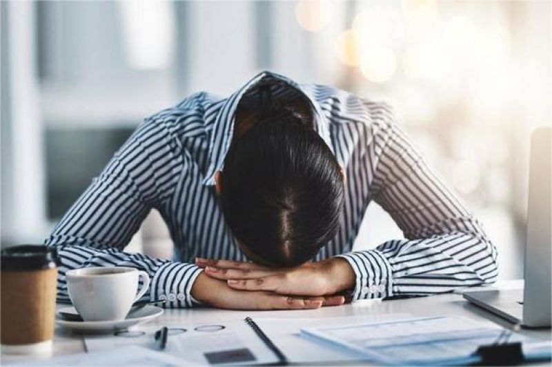 karyawan mengalami tekanan mental di tempat kerja namun enggan berbicara karena stigma