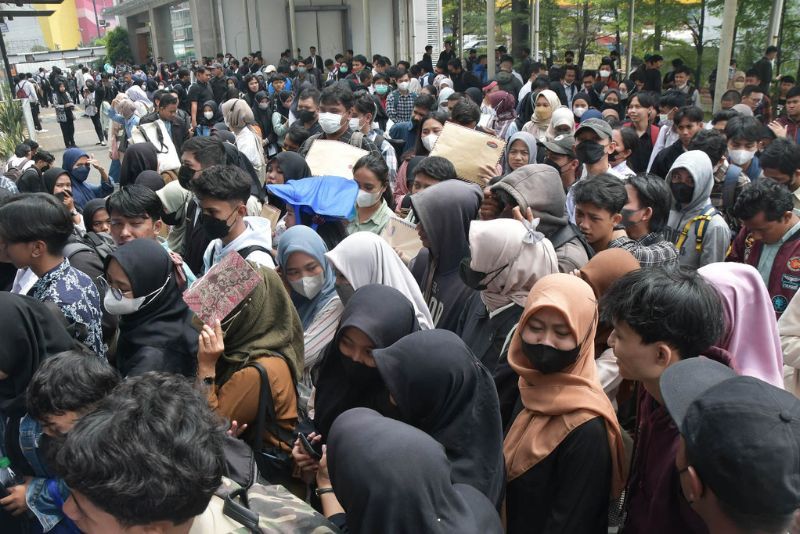 Job Fair Bekasi Penuh Sesak, 9 Orang Pingsan dan Sempat Masuk IGD
