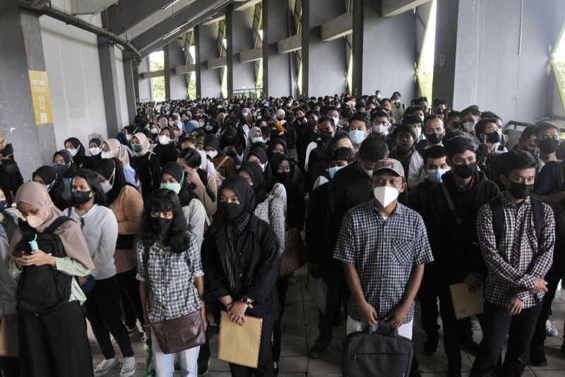 Viral! Ribuan Pencar Kerja Berdesakan di Job Fair Bekasi, Sempat Ricuh