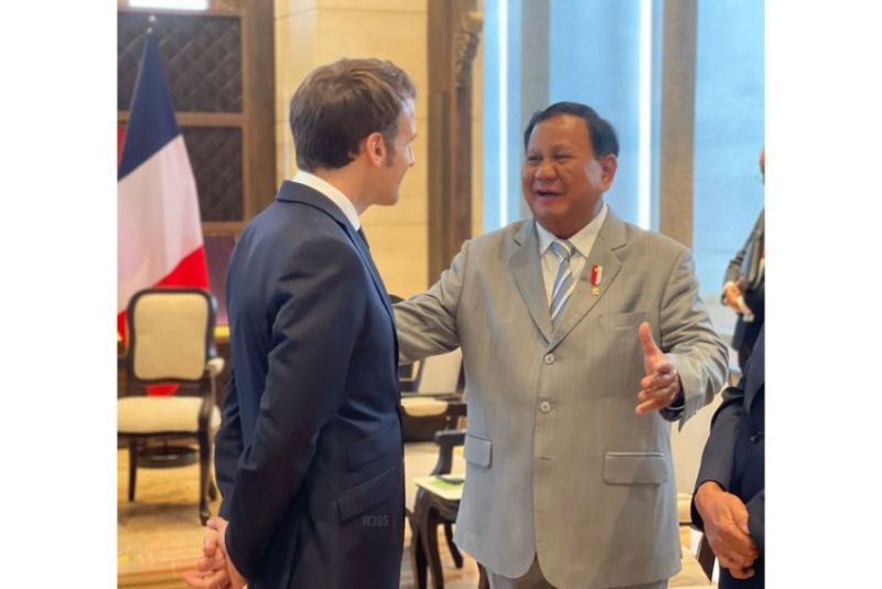 Macron Penasaran Dengan Lukisan Soekarno, Tanya ke Prabowo "Ini Anda?"