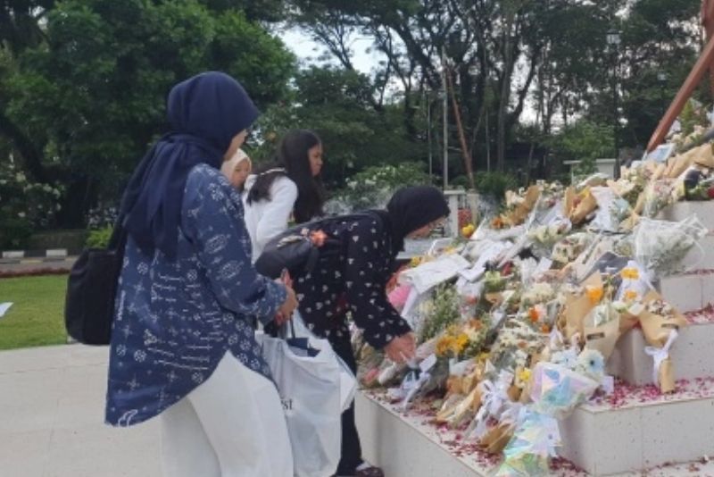 Derai Duka di UGM: Karangan Bunga Banjiri Kampus Untuk Argo Ericko Achfandi