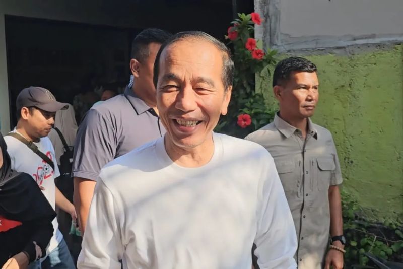 Bantah TerliJokowi Menepis Isu Dirinya Ikut Andil dalam Keputusan Mutasi terhadap Letjen TNI Kunto Arief Wibowobat Mutasi Letjen Kuno Arief, Jokowi: Itu Urusan TNI
