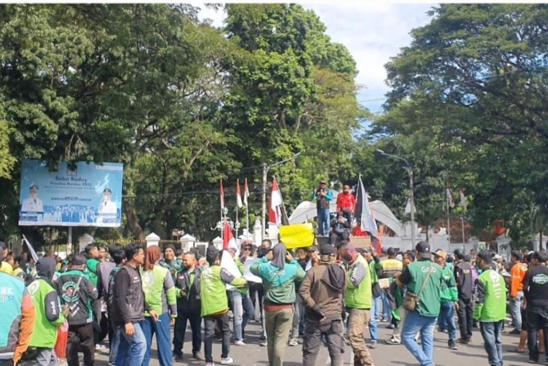 Gubernur Janjikan Driver Ojol di Banten Dapat BPJS Ketenagakerjaan