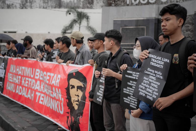 Aksi Kamisan Peringati 32 Tahun Kematian Marsinah dan Tolak Gelar Pahlawan untuk Soeharto