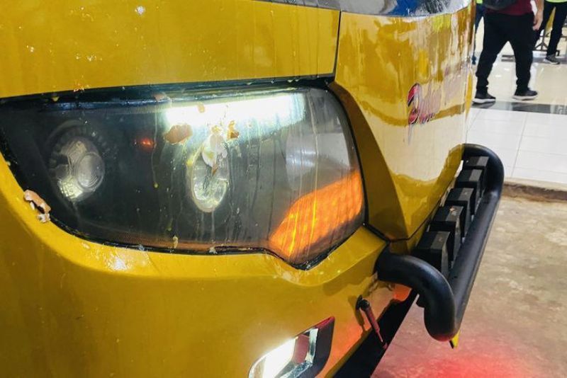 Momen Menegangkan Saat Bus Persik Dilempari Oknum Suporter