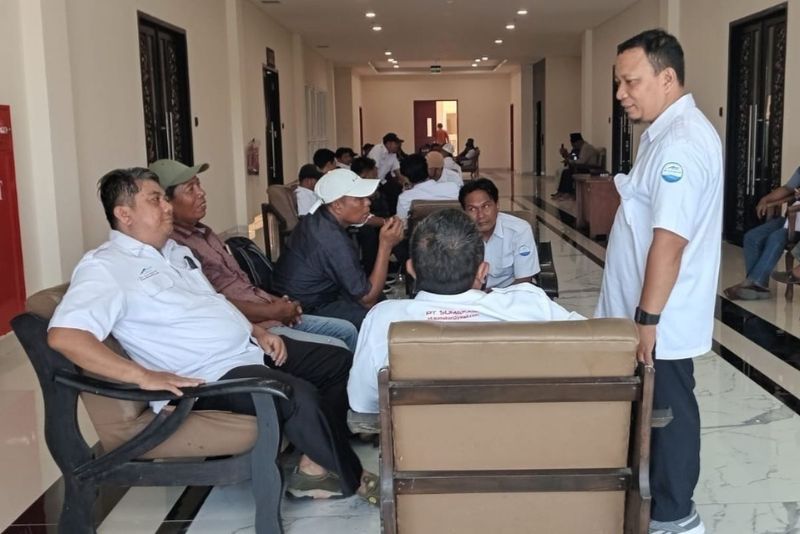Puluhan Karyawan BUMD PT. Sumekar Mogok Kerja karena Tidak Menerima Gaji Hampir 2 Tahun