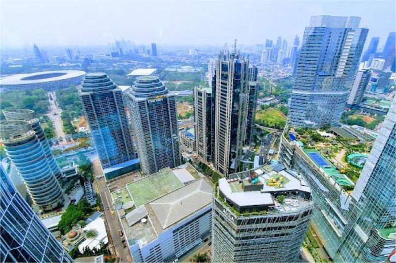 gedung perkantoran di kawasan bisnis dengan aktivitas investasi