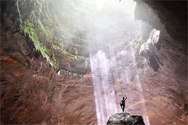 cahaya surga di dasar Gua Jomblang Gunung Kidul