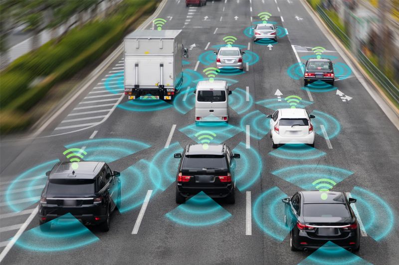 mobil listrik canggih dengan sistem kecerdasan buatan dan sensor pintar