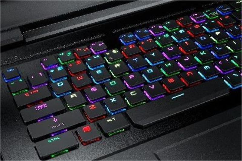ilustrasi keyboard laptop dengan perubahan warna otomatis berdasarkan suasana