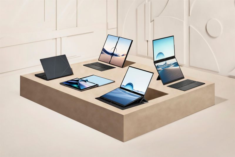 ilustrasi laptop layar lipat terbuka penuh dengan tampilan multitasking di layar