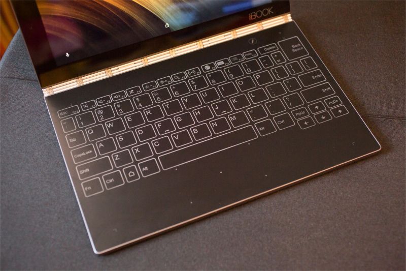 ilustrasi laptop tanpa keyboard fisik dengan layar touchscreen penuh