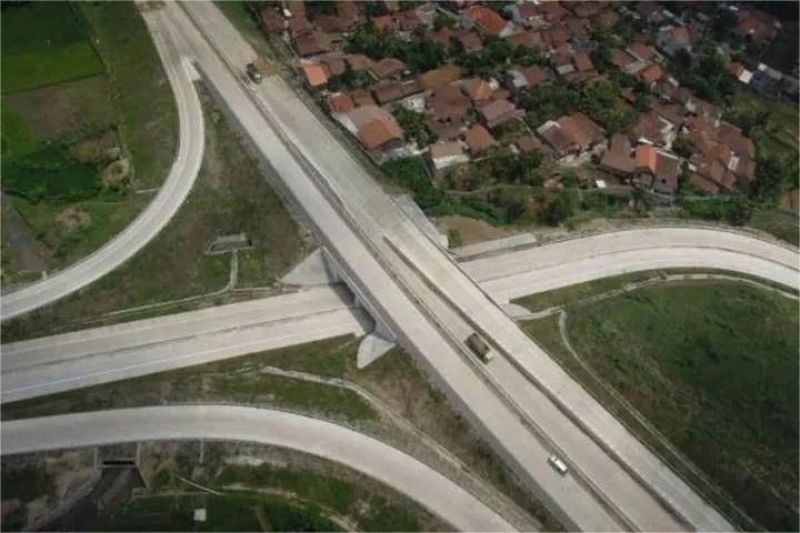 ilustrasi pembangunan proyek infrastruktur jalan tol dengan investasi asing
