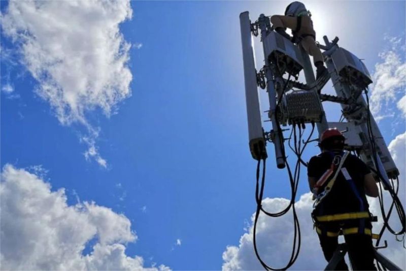 ilustrasi pembangunan jaringan internet dan infrastruktur digital di Indonesia