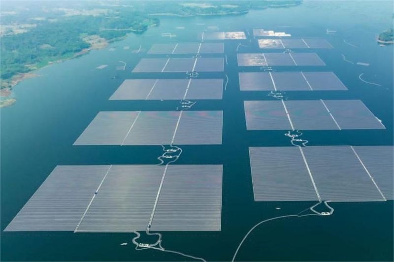 ilustrasi PLTS terapung Cirata di atas permukaan waduk dengan panel surya