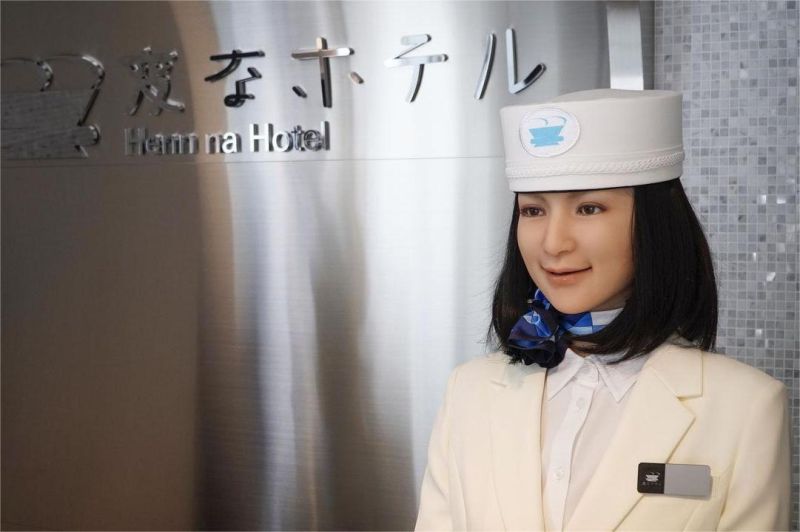 ilustrasi robot pelayan di hotel Jepang