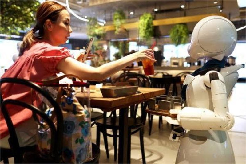 ilustrasi robot humanoid menyajikan makanan di restoran Jepang